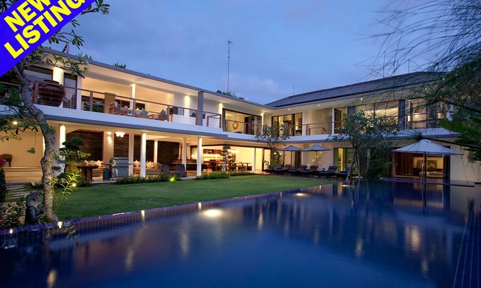 Jimbaran Bay Villa | 5BR Luxury Villa, 9Min Walk To Jimbaran Beach! W/Spacious Swimming Pool!