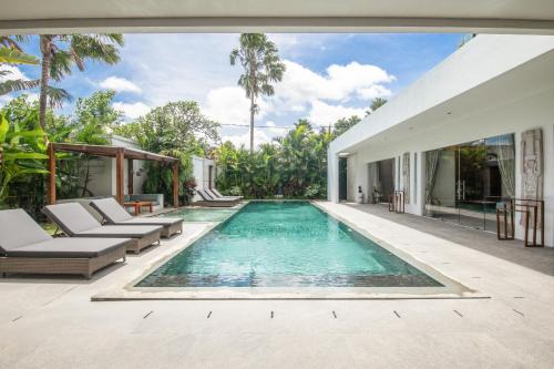 Berawa Villa | 5br Marvel, 200m To Finns Beach Club Delight