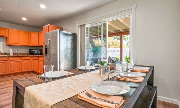 Sunset House | 5BR Sleeps 10 Hot Tub Fire Pit Games & Walk to ASU
