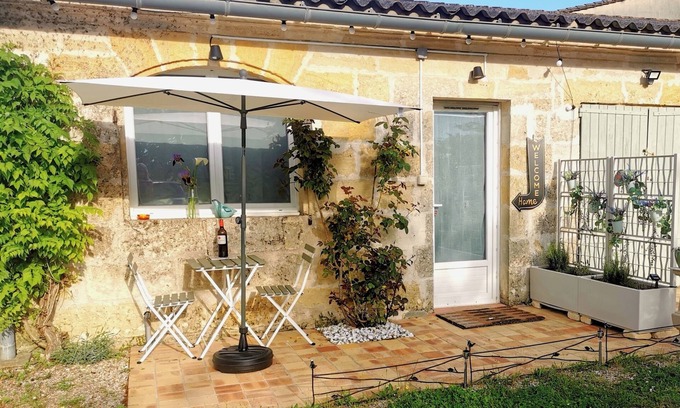Sainte-Terre House | 5km Saint-Émilion - Attractive renovated gîte with all comforts, terrace, sleeps 2