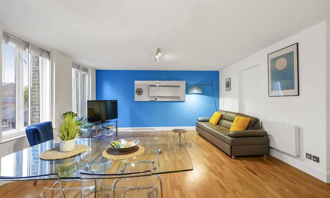 Clerkenwell Apartment | 5M sleeps 4 Exmouth Market Elizabeth line