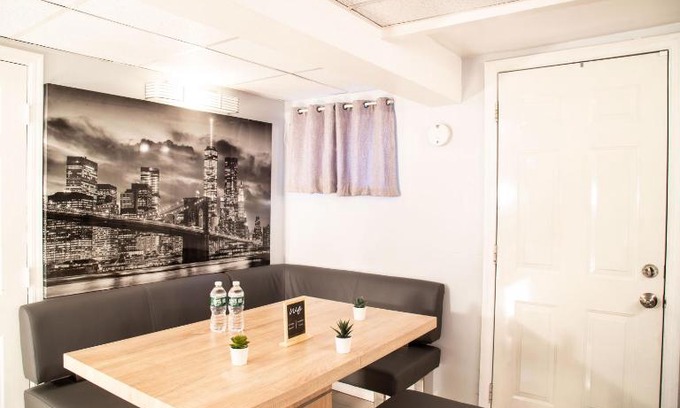 Queens Hostel | 5min walk from AirTrain JFK ,Subway, LIRR