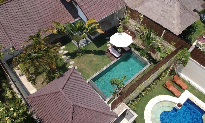 Batubelig Villa | 5Min WALK TO Beach-PRIVATE POOL UMA LIMA 5BR VILLA