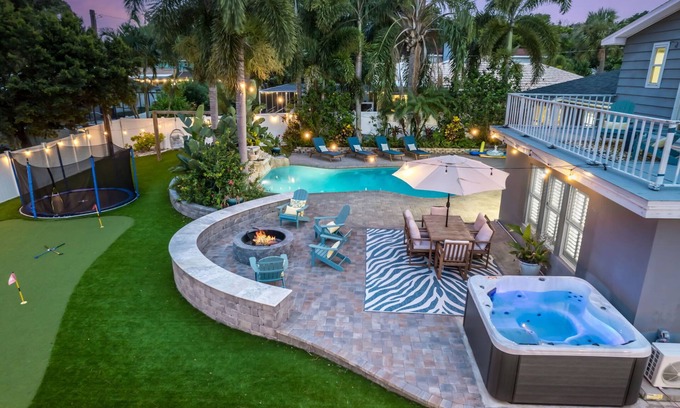 Largo House | 5Mins 2 Beach~HeatedPool~Trampoline~HotTub~Theater