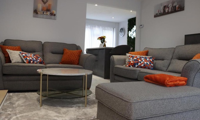 Bilston House | 5star Family Retreat Near Alton & Drayton Manor