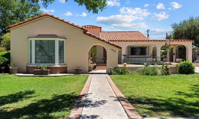 Safford House | 5th Ave Hacienda Summ