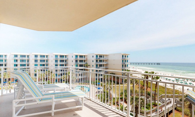Fort Walton Beach Condo | 5th Floor Gulf-Front Condo w/Free WiFi, Shared Hot Tub, Outdoor Pool, & More