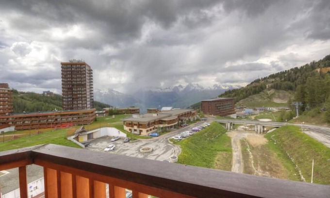 Plagne Centre Apartment | 5th floor, view mountain, balcony, tv, ski locker, 16m², La Plagne