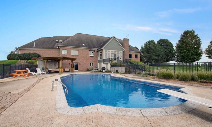 Hamilton House | 6,000 SqFt -10 Acres, Basketball Court, Game Room, Heated Pool, Arcades,Privacy!