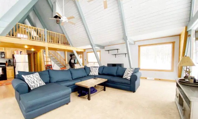 Beach Lake House | 6.45 ACRE Private Close to Big Bear Mountain, Waterfall, Fire-pit, Loft & more.
