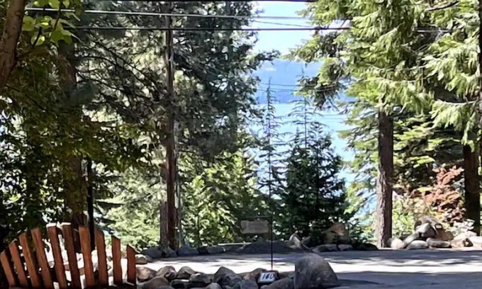 Peninsula Village Cottage | 6 Apple Cottage in the pines
