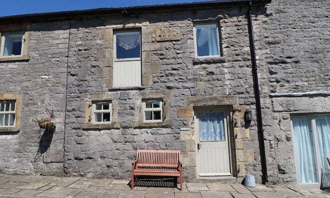 Newton Grange Cottage | 6 Beautiful Holiday Cottages in the heart of the Peak District (Sleeps up to 30)