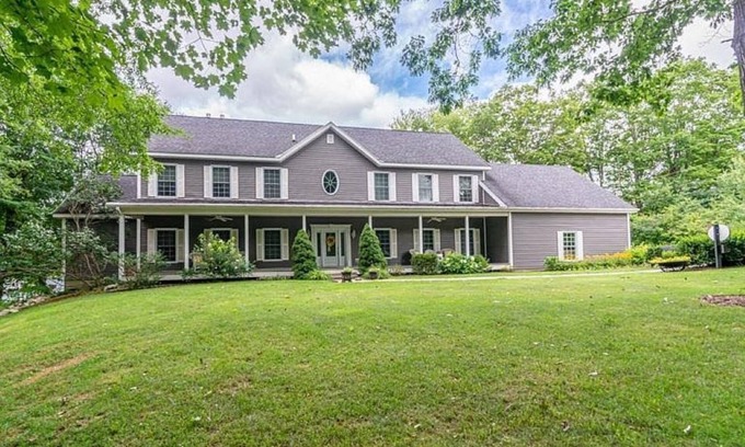 Manchester Center House | 6 bed 7 Bath VT retreat - rent a former B&B Greybourne House, Manchester VT