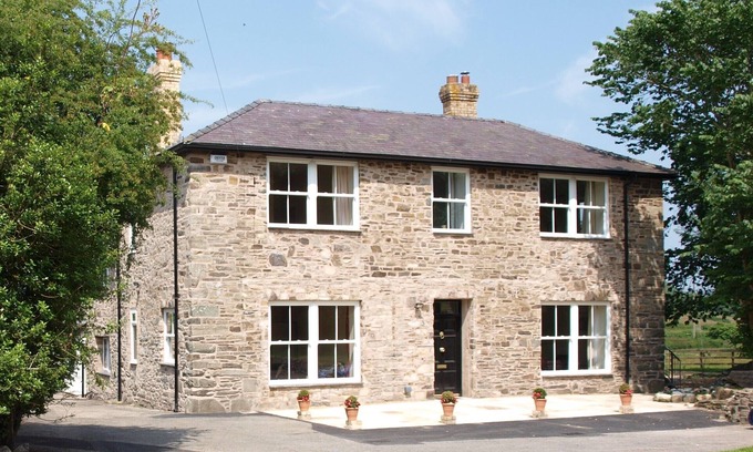 Llanarmon Dyffryn-Ceiriog House | 6 bedrooms,6 bathrooms, spacious former rectory, ideal for family holidays
