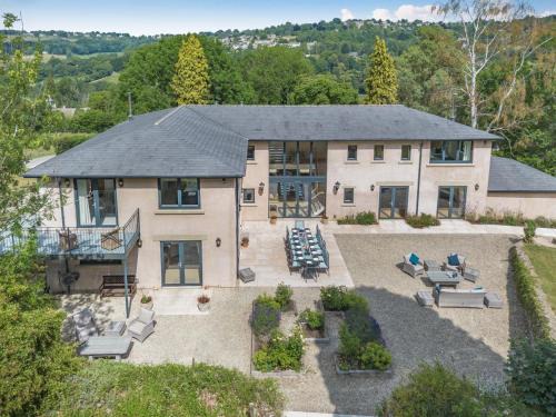 Inchbrook House | 6 Bed in Woodchester oc-w32604
