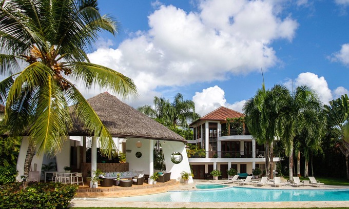 Las Lomas Villa | 6 Bedroom-10,000 Sq Ft Tropical House at Dye Fore's #8