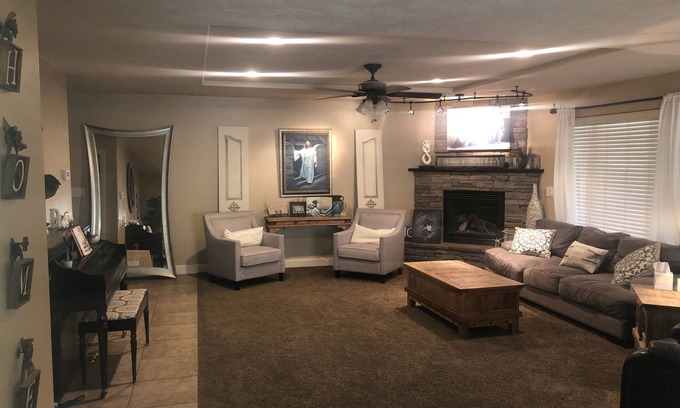 Washington Fields House | 6-Bedroom, 3-Bath—Perfect Group Getaway Home w/HOT TUB!
