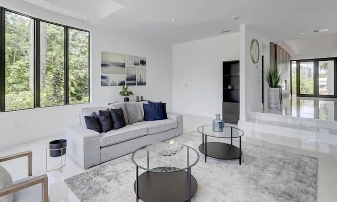 Southwest Ranches Apartment | 6 Bedroom 687891 by Houzlet