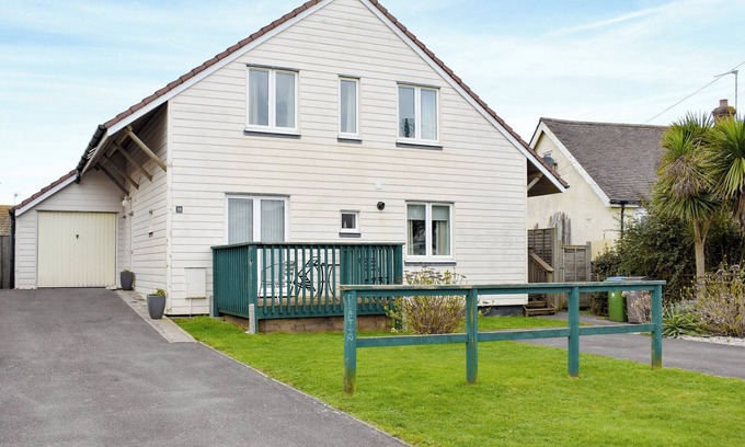 Middleton-on-Sea Cottage | 6 bedroom accommodation in Elmer Sands, near Bognor Regis