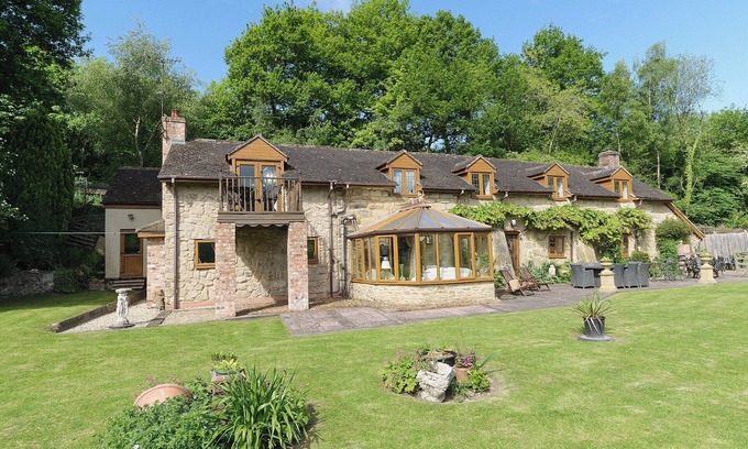 Billingsley Cottage | 6 bedroom accommodation in Highley, near Bridgenorth