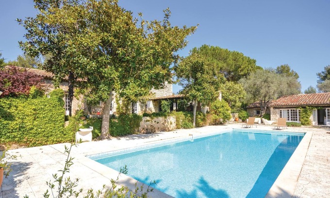 Le Rouret House | 6 bedroom accommodation in Le Rouret