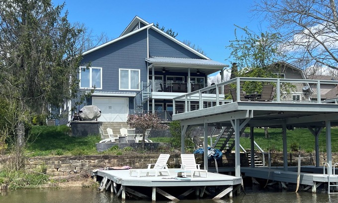 Howard House | 6 Bedroom Apple Valley Lakefront Perfect for Large Families