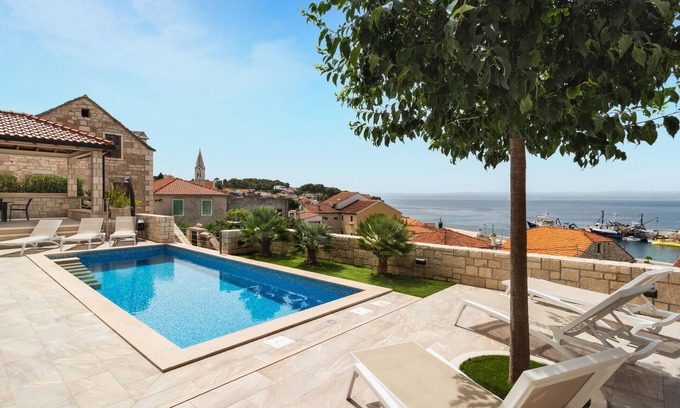 Sumartin House | 6 bedroom awesome home in Sumartin