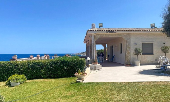 Brucoli House | 6 bedroom awesome home in Brucoli