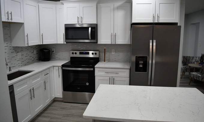 Jacksonville Beach House | 6 Bedroom Beach house break away 3 blocks from the beach