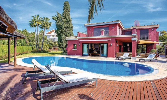Elviria House | 6 bedroom beautiful home in Elviria
