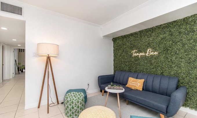 Tampa House | 6 Bedroom BUCS AIRPORT MALL BEACH WIFI