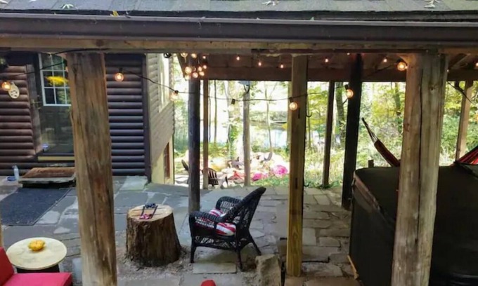 Bellville Apartment | 6-bedroom cabin just 2 miles from Mohican River