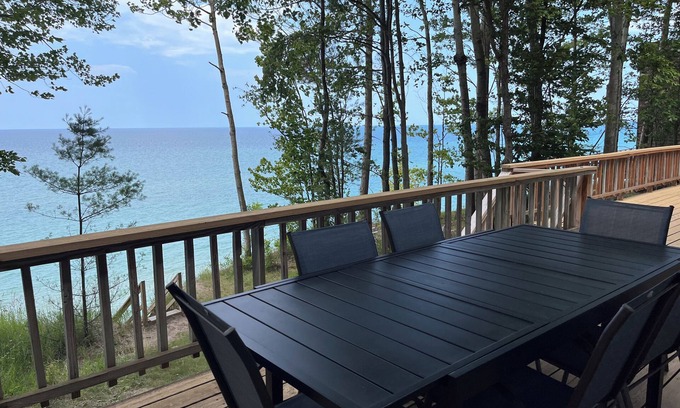 Manistee House | 6 bedroom Cottage in Manistee on Lake Michigan. Stairs to private beach