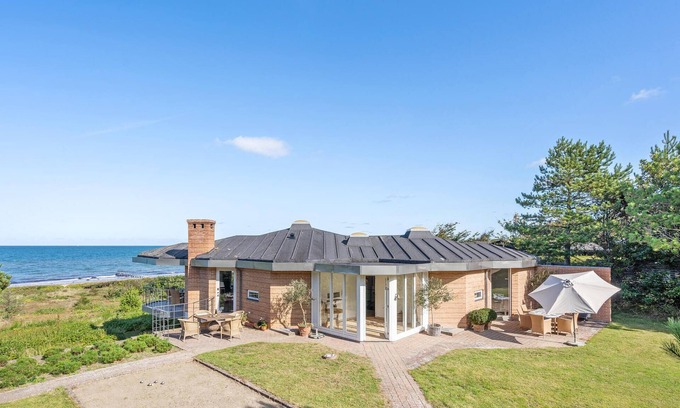 Smidstrup Strand House | 6 bedroom gorgeous home in Gilleleje
