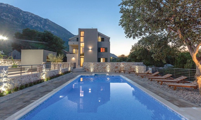 Rastovac House | 6 bedroom gorgeous home in Zagvozd