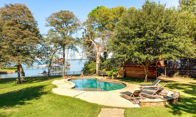 Cedar Creek Reservoir House | 6-Bedroom Lakehouse with Pool/Basketball/Mini-Pickleball/PingPong/X-Box