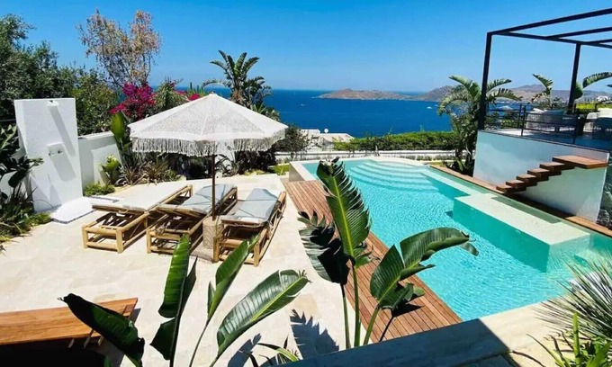 Yalikavak Villa | 6 Bedroom Luxury Mansion in Yalikavak with Stunning Sea View & Spacious Garden