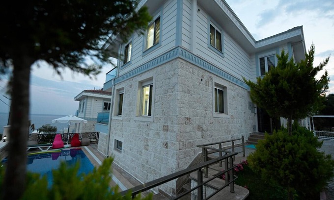 Demre Villa | 6-bedroom villa in superb Antalya with AC