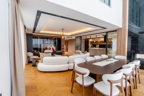Dosemealti Villa | 6-Bedroom Villa with Sauna & Pool