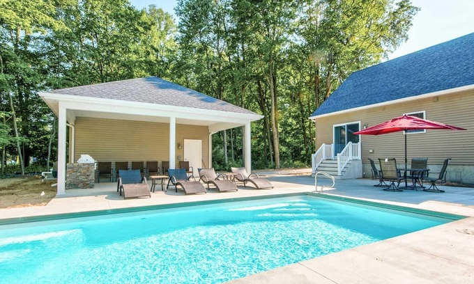 South Haven House | 6 Bedroom w/Swimming Pool, Fire Pit & Home Theater - Walk to Beach