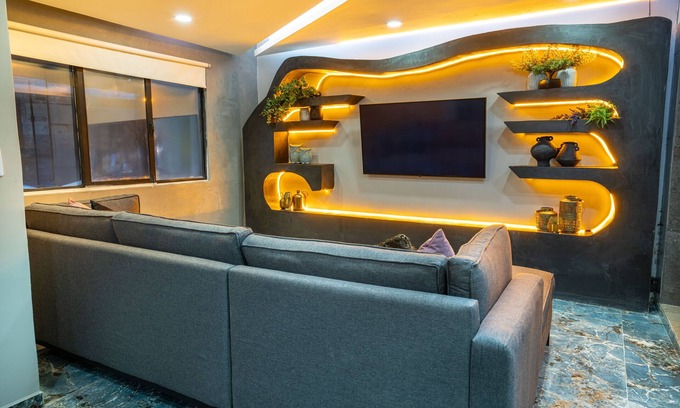 Lalinde Apartment | 6 bedroom with Jacuzzi 1 block from LLeras P5