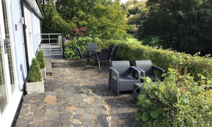 Llandybie House | 6 Bedrooms 5 Bathrooms