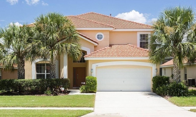 Solana House | 6 Bedrooms! Solana! 1st floor King Suite! 2nd floor Queen suite! Private pool.