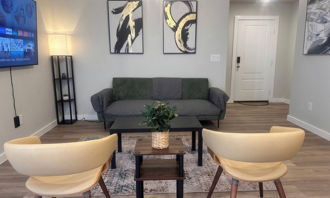 Odessa House | 6 Beds,3-bedroom Charming home in Odessa