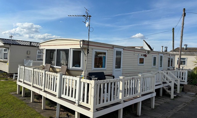 Skegness Cabin | 6 Berth Caravan-Ingoldmells-Pet Friendly