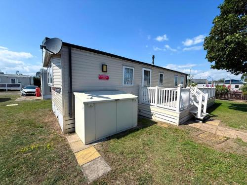 Felixstowe Other | 6 Berth Caravan With Decking And Wifi At Suffolk Sands Holiday Park Ref 45040G