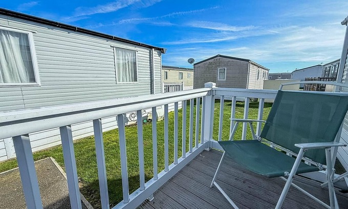 Felixstowe House | 6 berth caravan with decking at Felixstowe Beach Holiday Park ref 55038OW