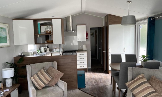 Great Yarmouth Other | 6 Berth Comfy Homely Caravan, Dog Friendly