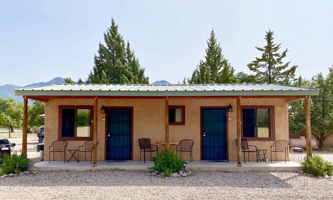 Glenwood House | #6 Casita Geronimo at the Catwalk, 1 BdRm Casita Kitchentte