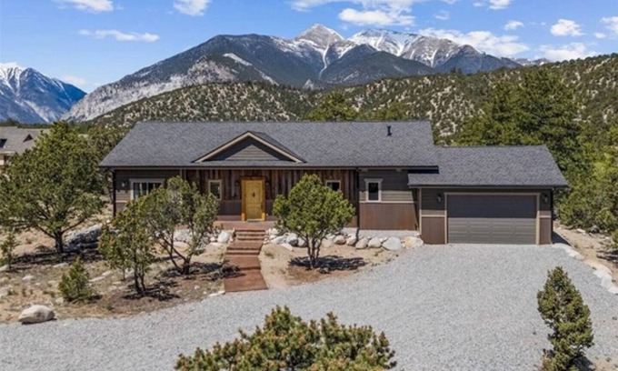 Nathrop House | 6 Free Hot Springs Passes &Views